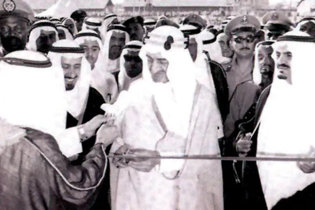 الملك فيصل يفتتح محطة تلفزيون جدة عام 1966 وكان الصبيحي مذيع الحفل