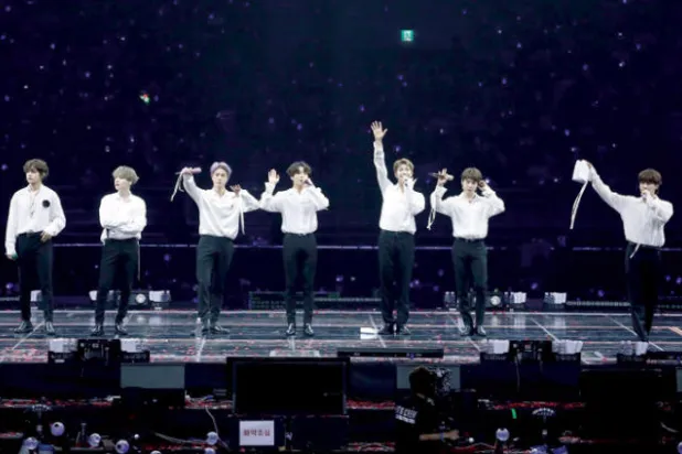 «بي تي إس» الكورية تحيي أولى حفلاتها في السعودية