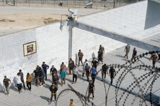 900 معتقل مقدسي ثلثهم أطفال وإخضاع نساء للإقامة الجبرية