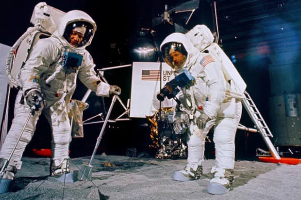 أرمسترونغ وألدرين... جمعهما القمر وفرقتهما الأرض