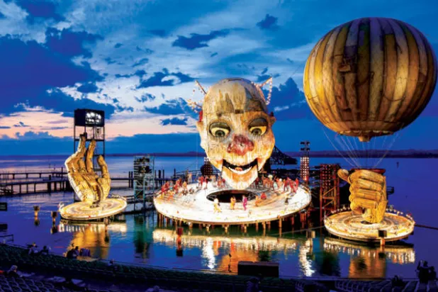 {مهرجان بريغنز}  في النمسا ينطلق بعرض على المسرح العائم لأوبرا «ريجوليتو»