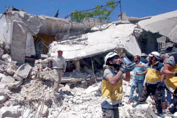 11 قتيلاً في قصف على إدلب وحماة والدفاع المدني ينعى إعلامياً