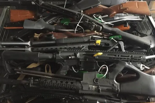 مواطنو نيوزيلندا يسلمون 10 آلاف قطعة سلاح