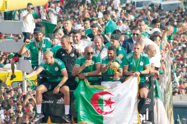 قائد الجيش الجزائري يعتبر التتويج الكروي القاري «رداً قوياً على العصابة»