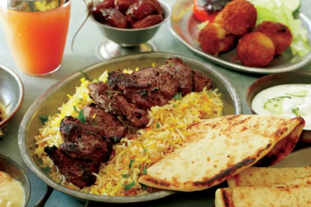 5 خطوات صحية لتلافي عواقب الوجبات الدسمة