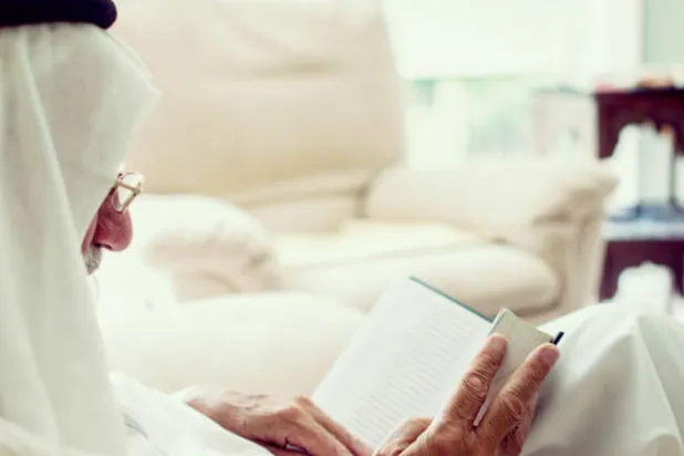 مثقفون خليجيون: قراءات «ثقيلة» ... وعودة لكتب قديمة