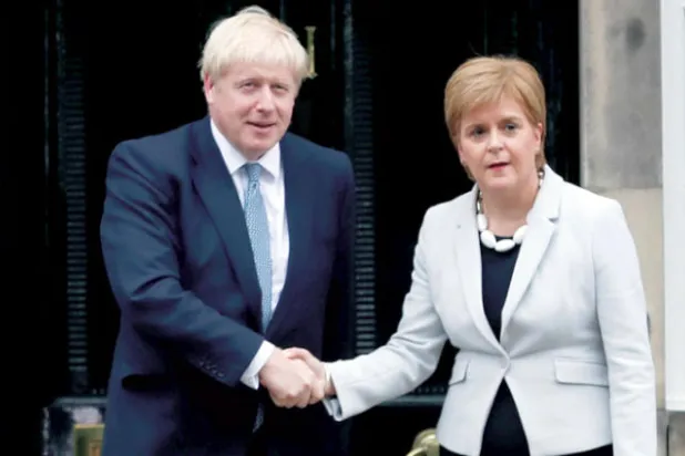 جونسون يدعو من اسكوتلندا إلى تعزيز الوحدة