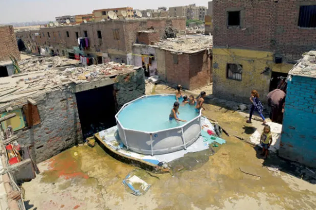 ثلث المصريين في قبضة الفقر