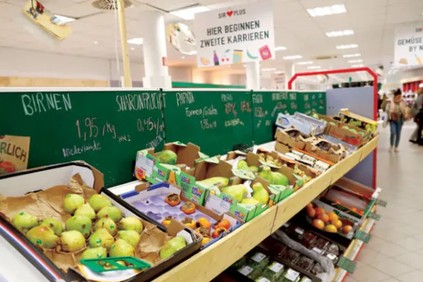 نمو منطقة اليورو يتراجع إلى النصف... والبطالة لأدنى مستوى في 11 عاماً