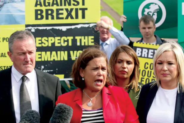 «بريكست» والحدود يهيمنان على زيارة جونسون لآيرلندا الشمالية