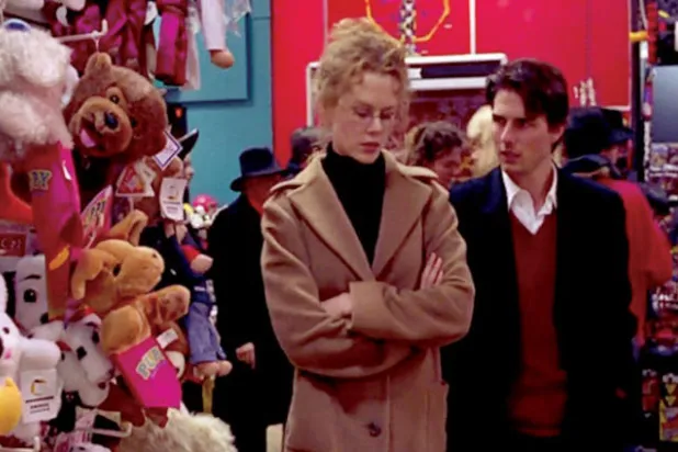 في متجر الألعاب من فيلم «عينان مغلقتان باتساع»