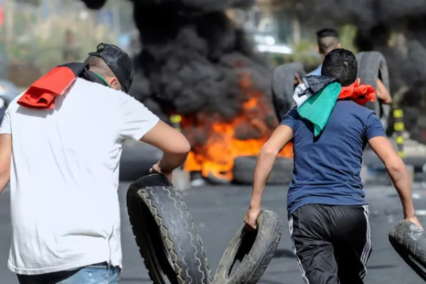 عمالة الفلسطينيين في لبنان... مقاربات اقتصادية وطائفية