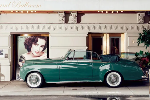 سيارة إليزابيث تايلور الخضراء للبيع (نيويورك تايمز)