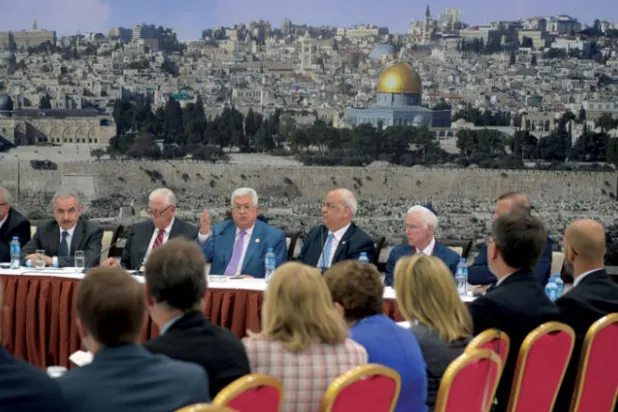 عباس يؤكد لوفد من الكونغرس رفضه «إملاءات» واشنطن