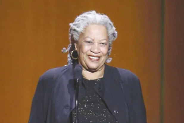 Toni Morrison… Siyahi güzelliğin çılgın hayal gücü ve şiirsel içerikleri
