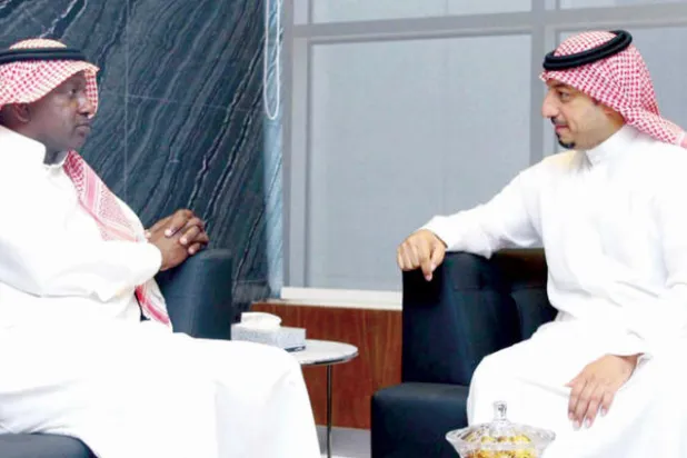 المسحل وماجد عبد الله يناقشان استراتيجية دعم اللاعبين القدامى