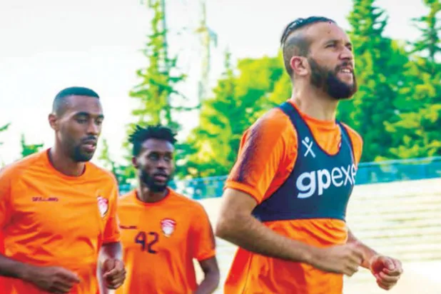 أبها وضمك ينهيان معسكر تونس بتدريبات لياقية