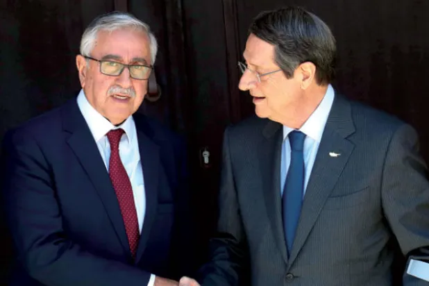 الزعيمان القبرصيان يتعهدان حل مشكلة الجزيرة المقسمة