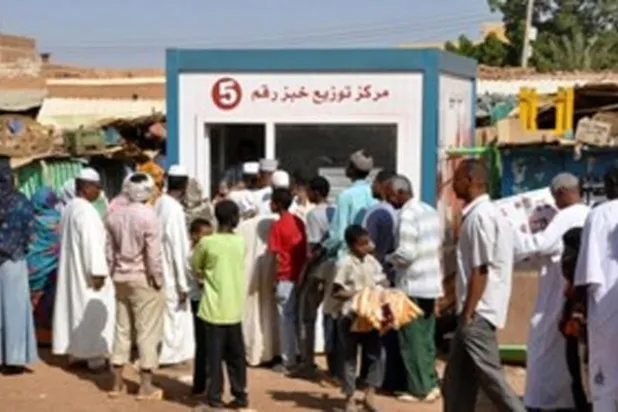 السودان: عودة صفوف الخبز والوقود رغم تأكيدات بوجود وفرة