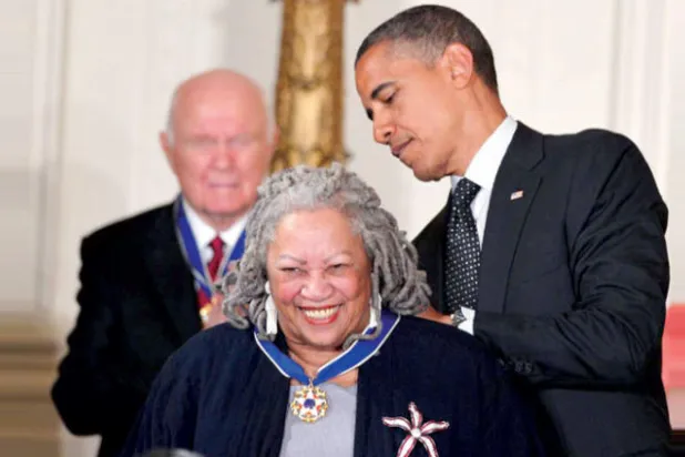 توني موريسون... القراءة الفردية للألم الجمعي المتوارث