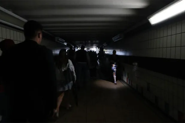 عطل كهربائي ضخم في بريطانيا يؤدي لاضطرابات في المواصلات العامة