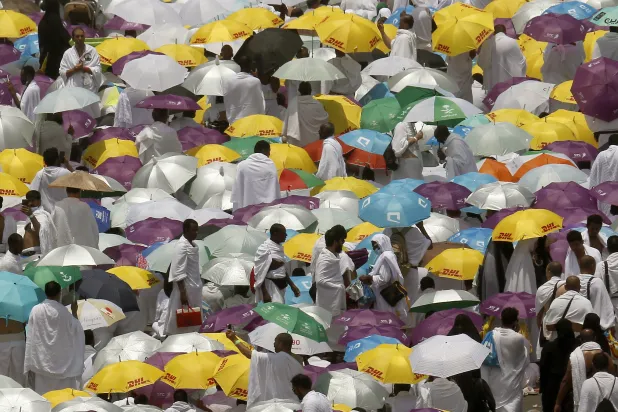 مليونا حاج في عرفات اليوم