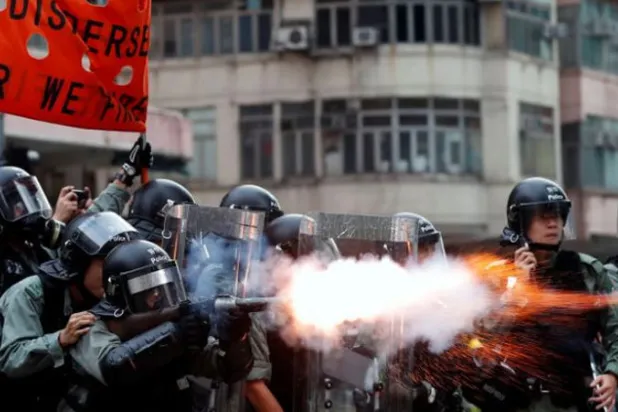 المتظاهرون يتدفقون إلى شوارع هونغ كونغ للأسبوع العاشر على التوالي