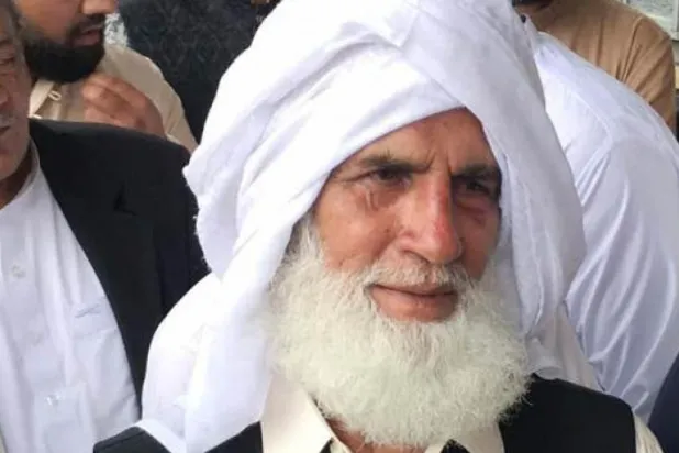 من هو العجوز الذي أحبط هجوماً مسلحاً على مسجد في النرويج؟