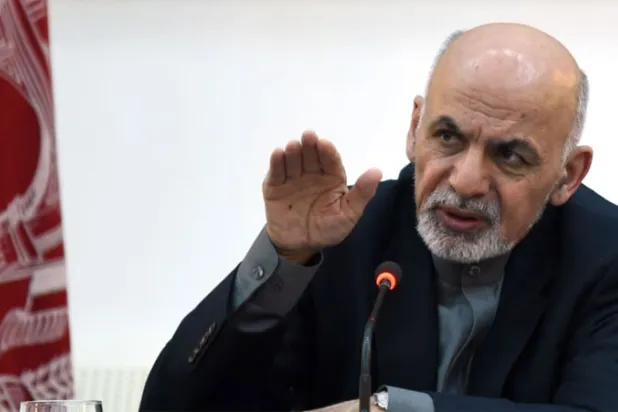 الرئيس الأفغاني يحذر من حل الجيش بعد اتفاق السلام