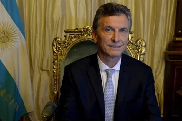 رئيس الأرجنتين يعلن زيادة في الأجور بعد هزيمته في الانتخابات