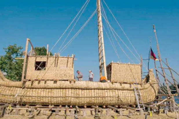 رحلة بقارب من القصب لإثبات نظرية استخدام الحديد في بناء الأهرامات