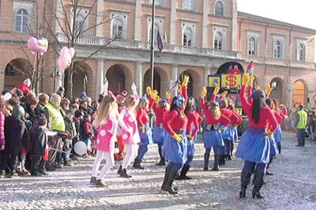 إشراك جمهور الشارع في العرض بتقنيات بسيطة