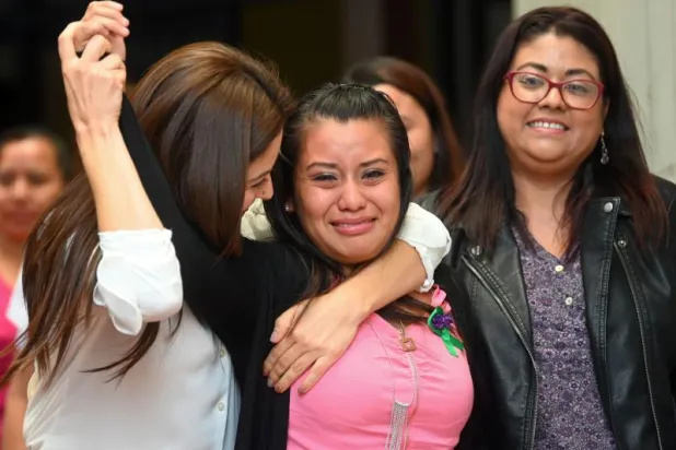 تبرئة امرأة من تهمة قتل جنينها بعد «ولادة بالمرحاض»