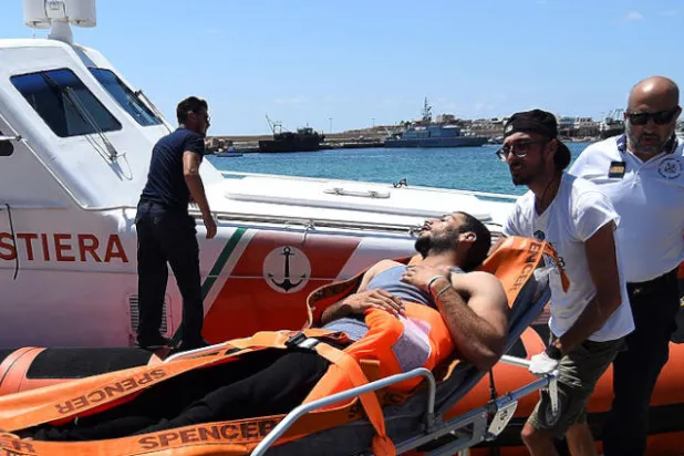 مأساة سفينة الإنقاذ العالقة تتحول إلى مواجهة بين إسبانيا وإيطاليا