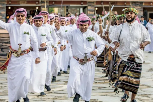 لون الدمة الشهير لدى رجال ألمع