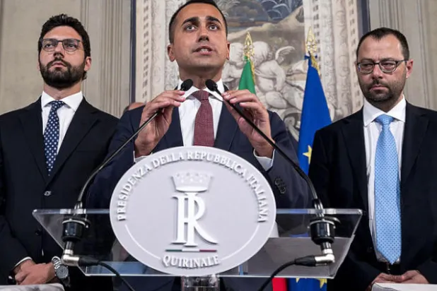الرئيس الإيطالي يفضل تشكيل حكومة جديدة على تنظيم انتخابات مبكرة