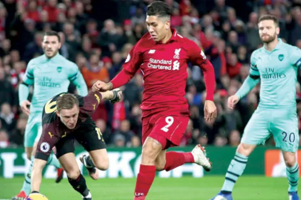 فيرمينو يحرز أول هدف من ثلاثيته في فوز ليفربول بخماسية على آرسنال في «أنفيلد» الموسم الماضي