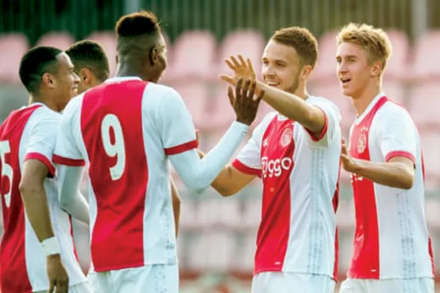 النموذج الهولندي لتطوير اللاعبين الشباب يعتمد على سياسة «إما الغرق أو السباحة»