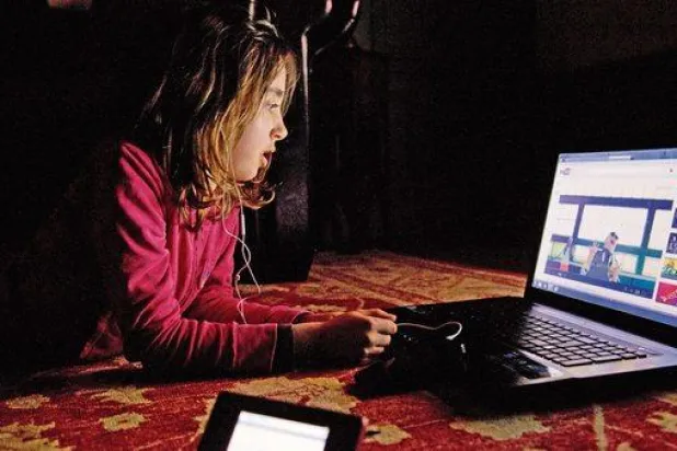 زوجان يبحثان عن مربية لإعداد طفلتهما كي تصبح نجمة «يوتيوب»