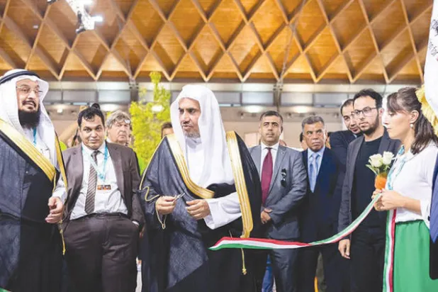 العيسى يحذر مما يدور في العالم الافتراضي من نقاشات باسم الإسلام