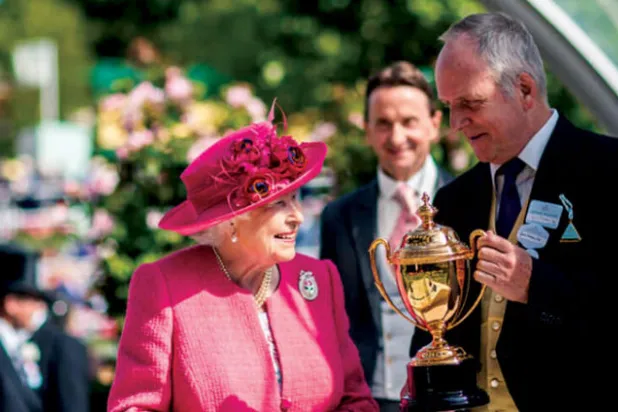 الملكة وكأس أسكوت الذي تصممه «غارارد» منذ عقود