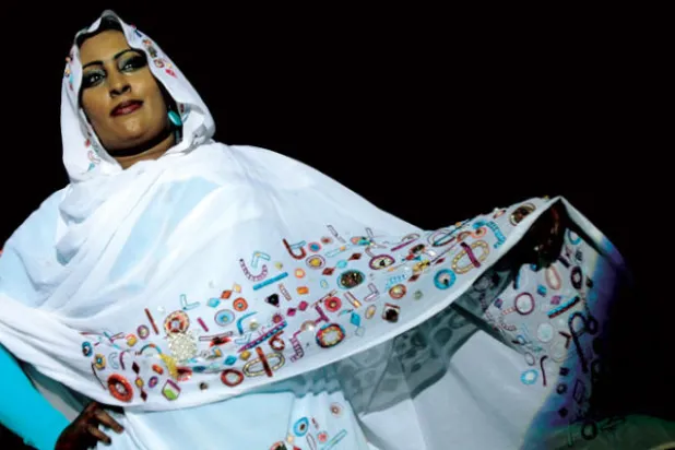 «التوب» السوداني... من رمز ثقافي وحضاري إلى رمز سياسي