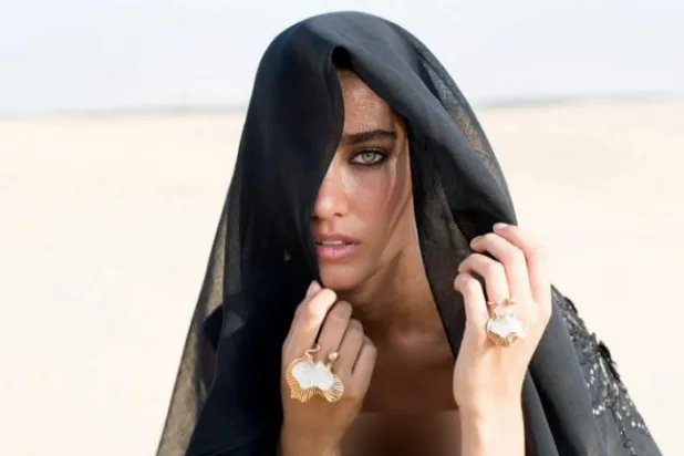 طرح های صباغ بیانگر حرکت روان جسم و زنانگی است