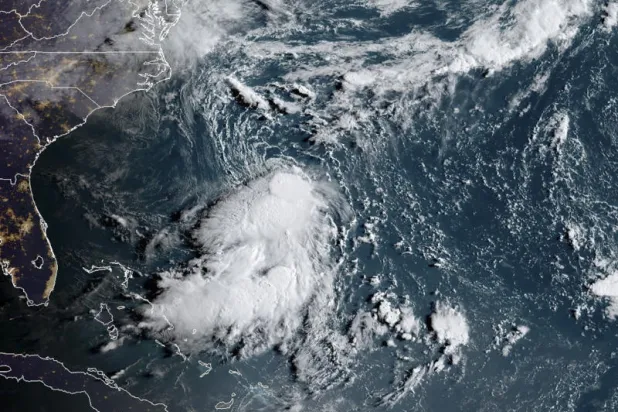 «الأرصاد الأميركية» تنصف ترمب بشأن توقعاته لمسار «دوريان»