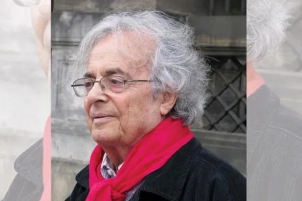  ادونیس برای تغییر واقعیت بر تک‌قهرمان شرط بندی می‌کند و شاعران را به «جمهوری» برمی‌گرداند