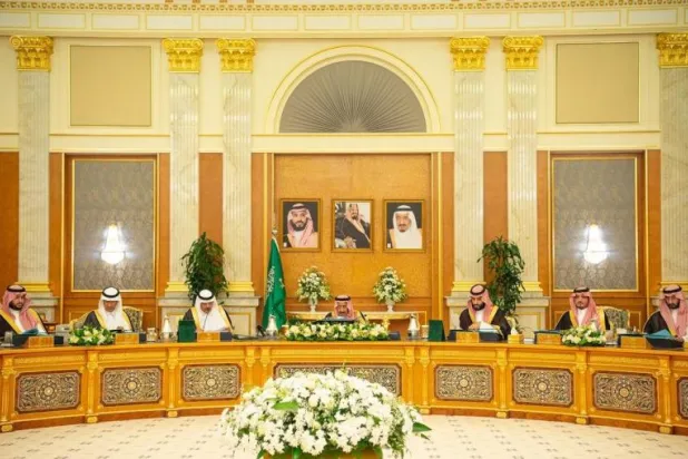 جانب من جلسة مجلس الوزراء التي ترأسها خادم الحرمين (واس)