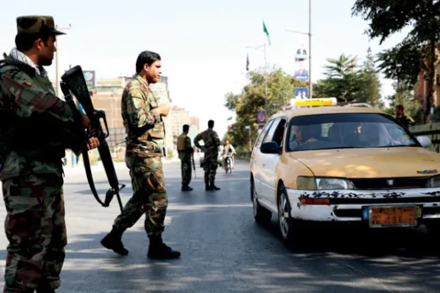 «طالبان» تتوعد الأميركيين بمزيد من القتال وتستولي على مديريتين