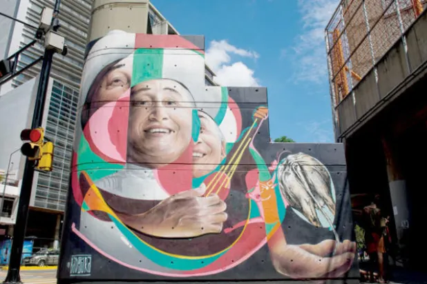 فنان الشارع الفنزويلي «بادسورا» يواصل خلق الفن والأمل عبر الرسم المستمر في الأماكن العامة بالعاصمة كراكارس (تصوير: جينيزي غارسيا)