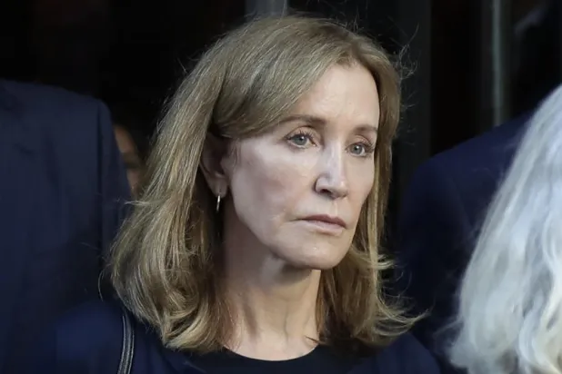 سجن الممثلة فيليستي هوفمان في فضيحة غش لإدخال ابنتها الجامعة