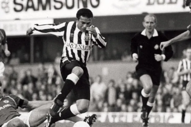 ميراندينها... البرازيلي الذي حول أنظار الإنجليز إلى «راقصي السامبا»